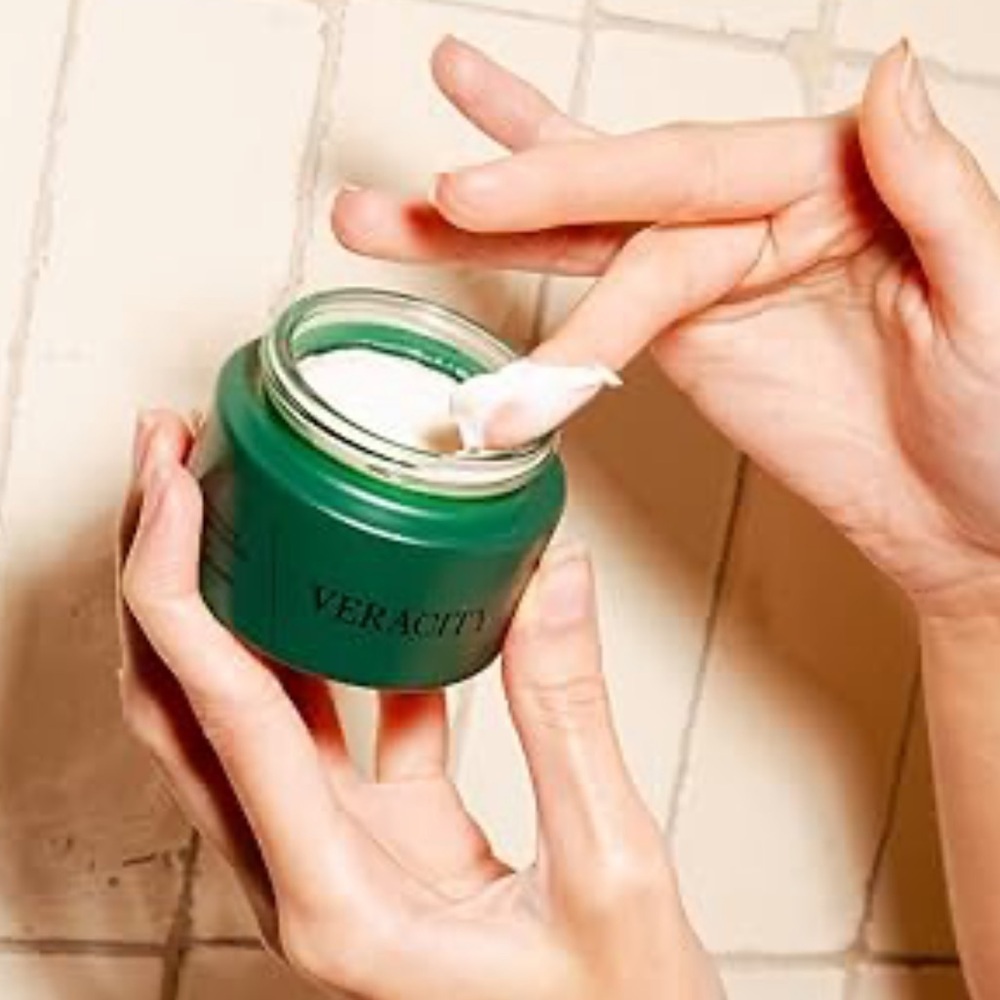 Veracity Bioevolve Moisturizer - Picture 2 of 10